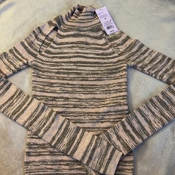 Women’s turtleneck sweater- XS - Picture 3 of 5